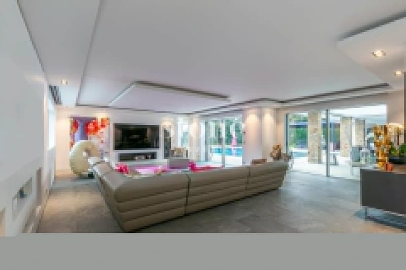 Villa de prestige, avec piscine, implanté sur un terrain de 2521 m² (4)