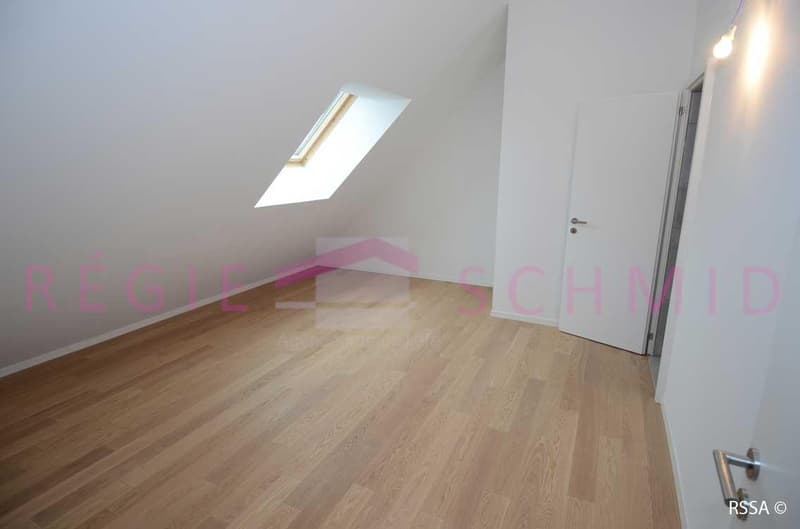 Appartement duplex en attique de 7,5 pièces à Eysins (12)