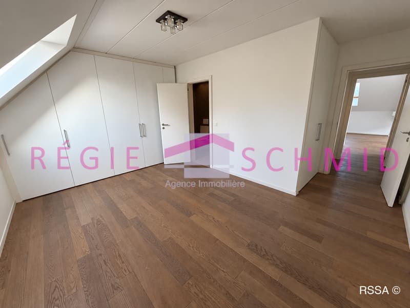 Appartement duplex en attique de 7,5 pièces à Eysins (11)