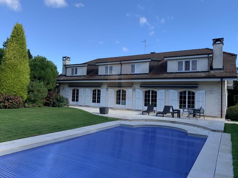 Belle maison familiale avec piscine & dépendance (13)