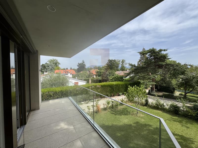 Belle villa contemporaine avec jardin (11)