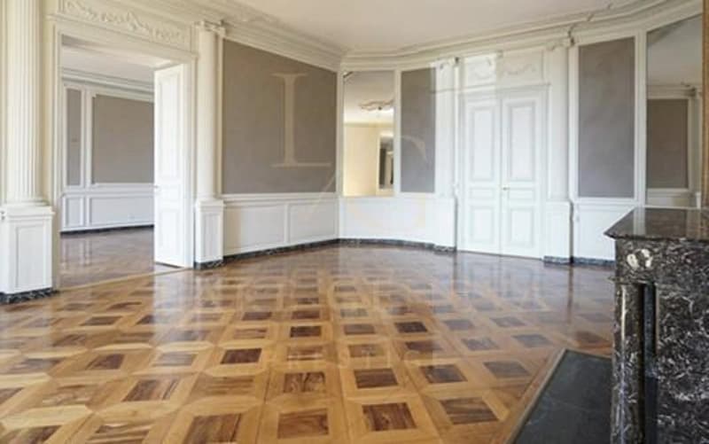 ÉLÉGANT APPARTEMENT DE CARACTÈRE AVEC VUE DÉGAGÉE SUR LE PARC DES BASTIONS (4)