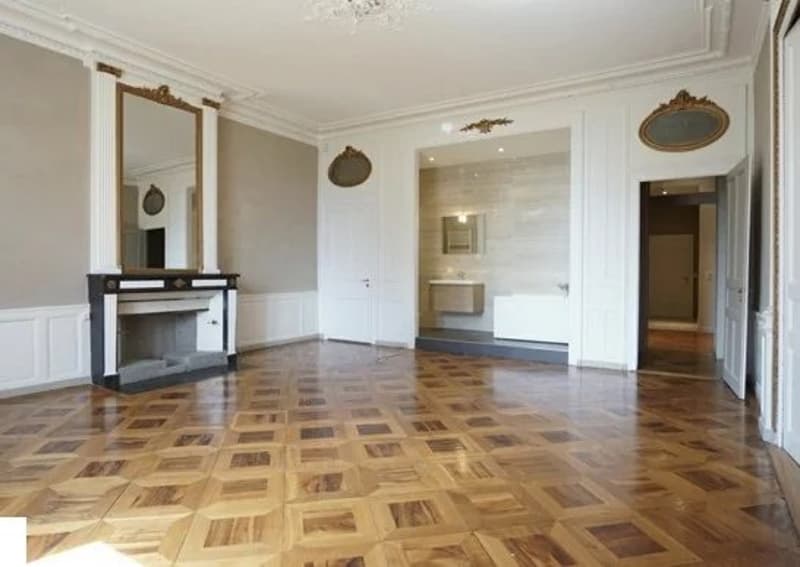 ÉLÉGANT APPARTEMENT DE CARACTÈRE AVEC VUE DÉGAGÉE SUR LE PARC DES BASTIONS (12)