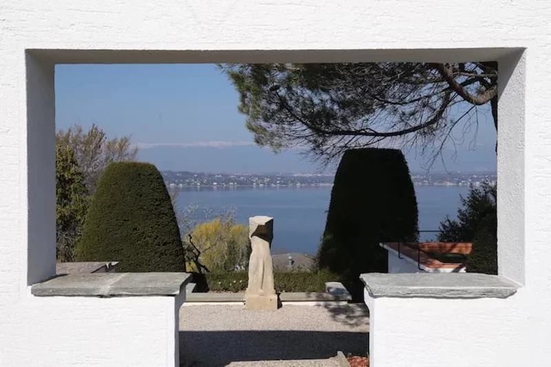 Superbe villa atypique surplombant le lac (2)