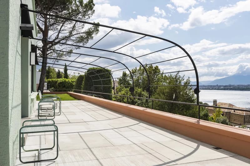 Superbe villa atypique surplombant le lac (6)