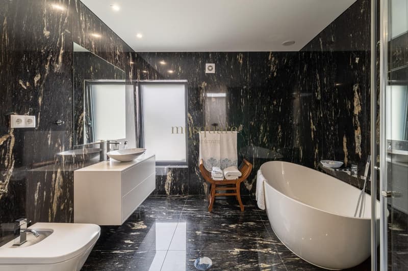 MAGNIFIQUE VILLA DE LUXE DOTÉE DE 5 SUITES SITUÉE A VILA NOVA DE GAIA ATTENANT A PORTO (10)