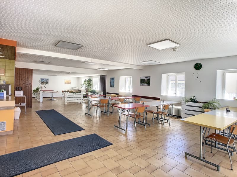 Immeuble mixte de 3779 m3, avec bureaux, dépôt, habitation et garages (4)