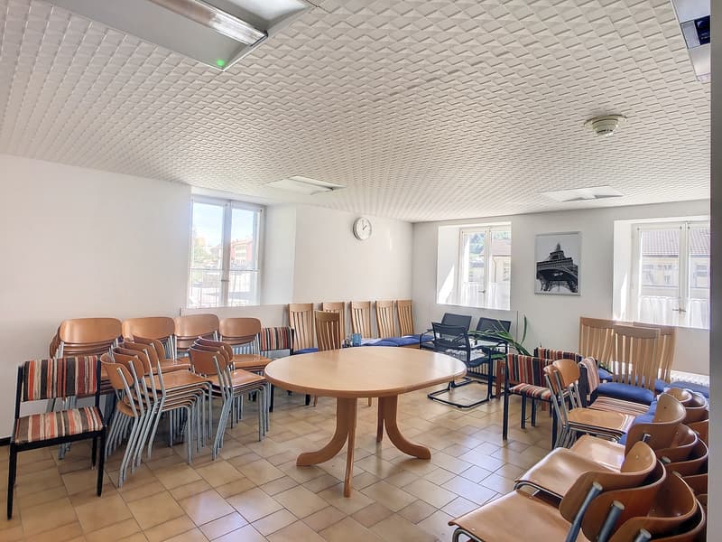 Immeuble mixte de 3779 m3, avec bureaux, dépôt, habitation et garages (7)