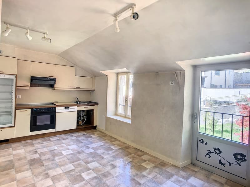 Immeuble mixte de 3779 m3, avec bureaux, dépôt, habitation et garages (8)