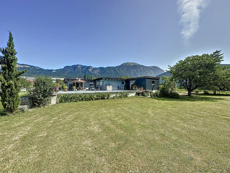 Dépôt 200 m2/500 m2 terrain constructible + Superbe villa avec piscine (10)