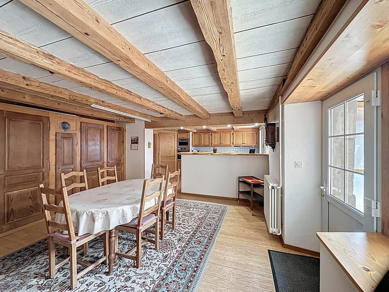Maison mitoyenne rénovée avec bâtiment 6 studios revenus CHF 52'000.- (5)