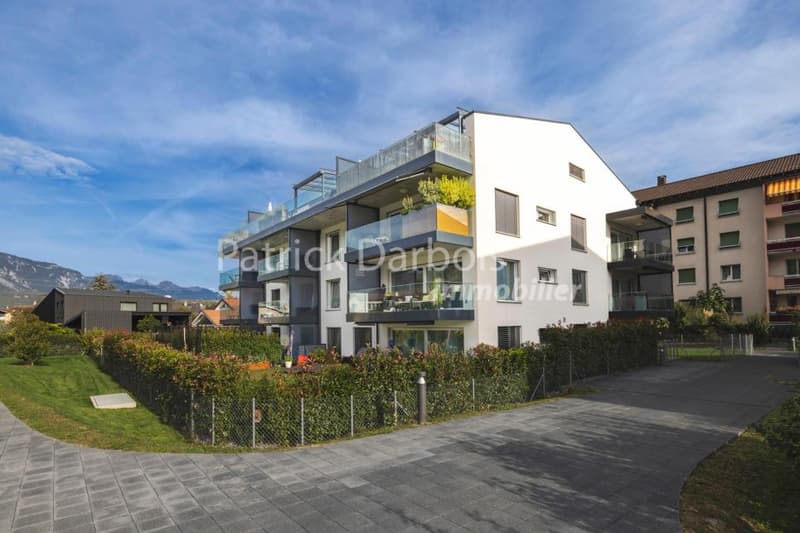 Superbe appartement de 5.5 pièces neuf avec grand balcon exposé Sud-Est, vue dégagée sur les Alpes, quartier résidentiel, cave et 2 places de parc dans le garage souterrain (2)