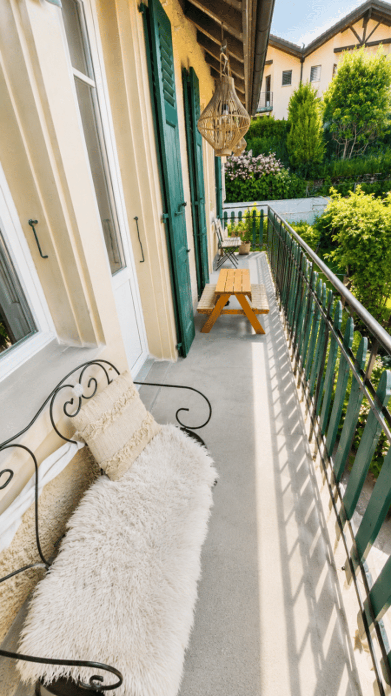 Villa individuelle de caractère avec deux spacieux appartements à proximité du centre-ville (32)
