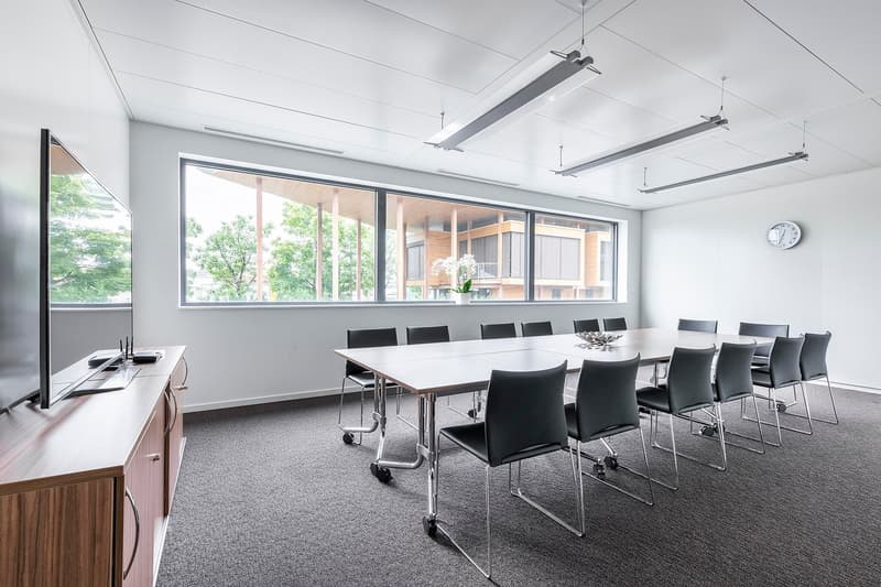 Réservez un bureau partagé ou un emplacement de coworking à Regus Business Park (6)
