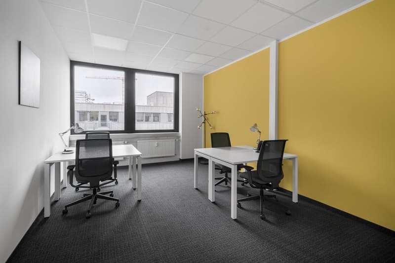 Voll ausgestatteter privater Büroraum für Sie und Ihr Team in Regus City West (1)