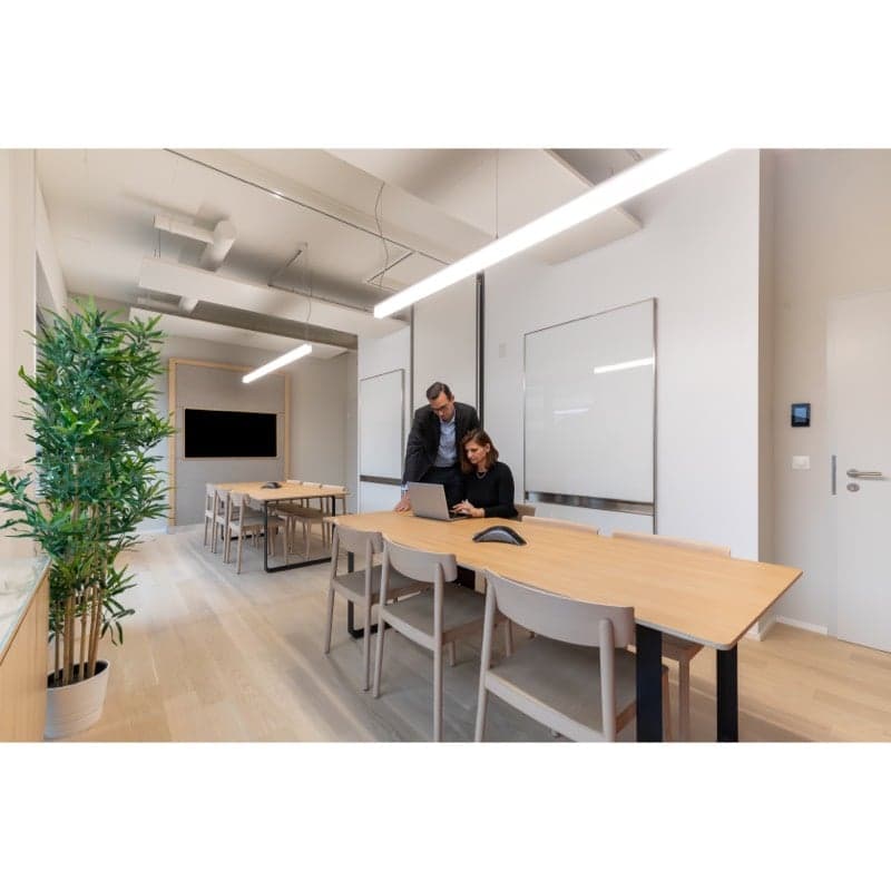 Espace de bureau ouvert tout compris pour vous-même et votre équipe à Regus Airport (12)