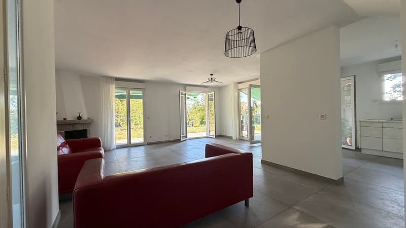Villa individuelle de 174 m² dans un cadre paisible et verdoyant (5)