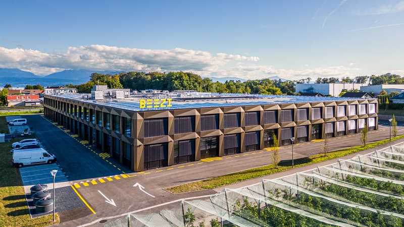 Surfaces mixtes à louer entre Genève et Lausanne à Tolochenaz (1)