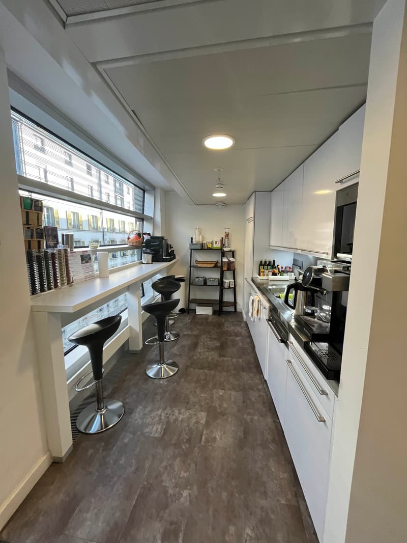 Bureaux haut standing – Rue du Rhône dans un immeuble représentatif (4)