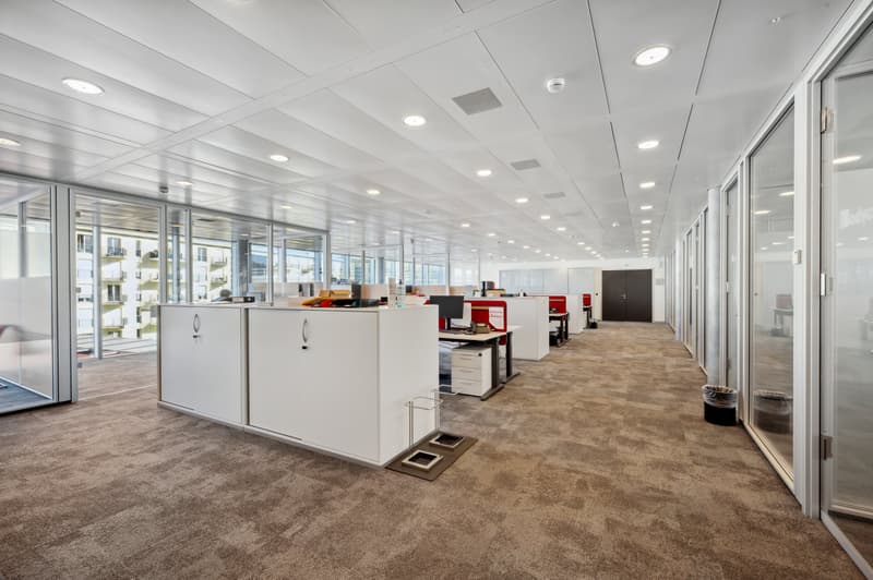 Bureaux aménagés - proche gare à Nyon - bâtiment moderne et lumineux (8)