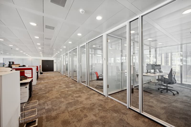 Bureaux aménagés - proche gare à Nyon - bâtiment moderne et lumineux (7)