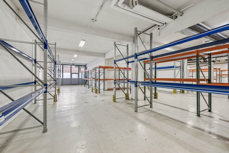 Surface industrielle avec bureaux – ZI Budron – 1’131 m² + bureaux – Accès indépendant & parkings (3)