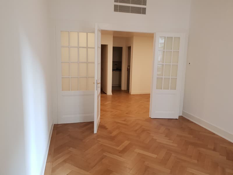 Rue du Rhône - Bureaux aménagés au sein d'un immeuble de caractère (3)
