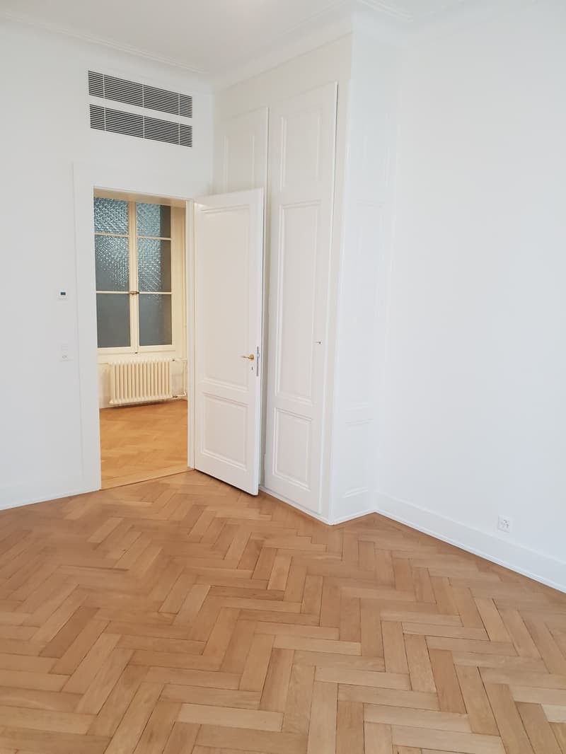 Rue du Rhône - Bureaux aménagés au sein d'un immeuble de caractère (4)