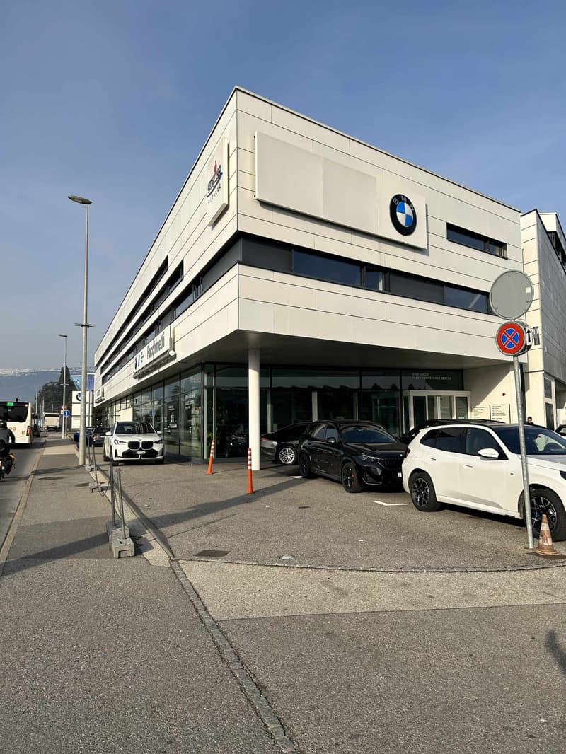 Showroom & ateliers à louer  Meyrin  3000 m²  Visibilité exceptionnelle & parkings (3)