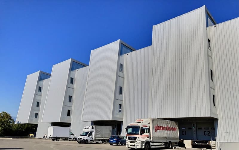 Opportunité exceptionnelle à Satigny Surface polyvalente avec accès monte-charge (1)