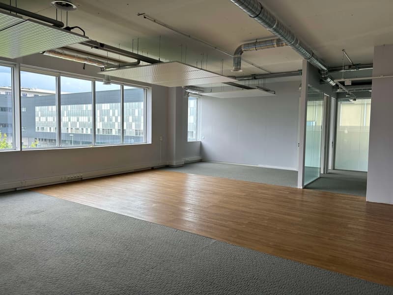 Surface polyvalente de 700 m² à louer| Bureaux & Activité Light Industrielle | Meyrin (4)