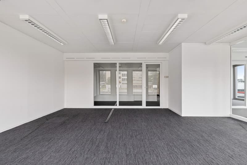 A louer - surface de bureaux au rez-de-chaussée (4)