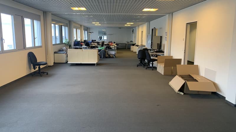 Vaud locaux bureaux, atelier et stockage de 1250 m2 à louer à Cheseaux (1)