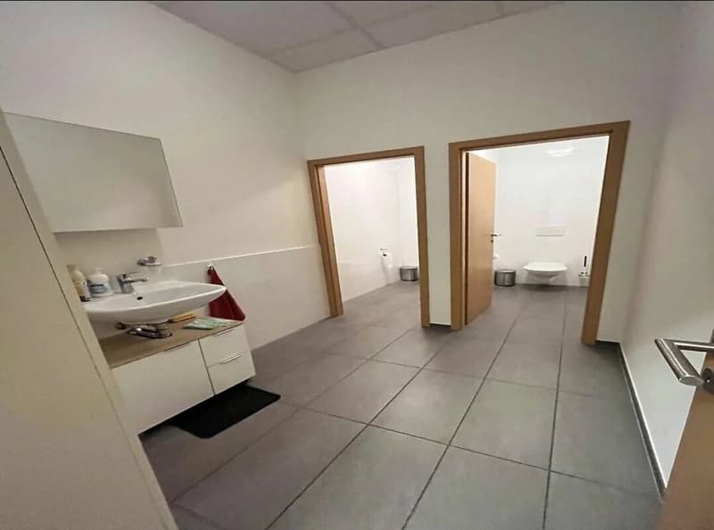 Superbe local commercial à vendre au coeur de Lausanne; LIBRE ou LOUE. 13,5% rendement sur fonds propres. (6)