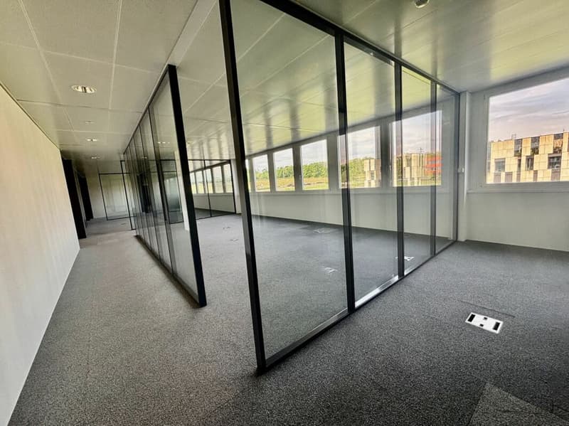 Superbe surface de bureau de 350 à 1500 m2 dans très bel environnement très accessible: CFF & Autoroute (2)