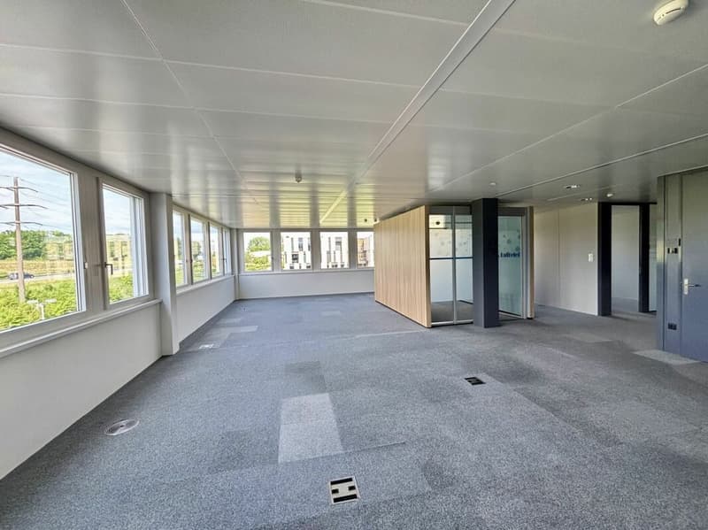 Superbe surface de bureau de 350 à 1500 m2 dans très bel environnement très accessible: CFF & Autoroute (3)
