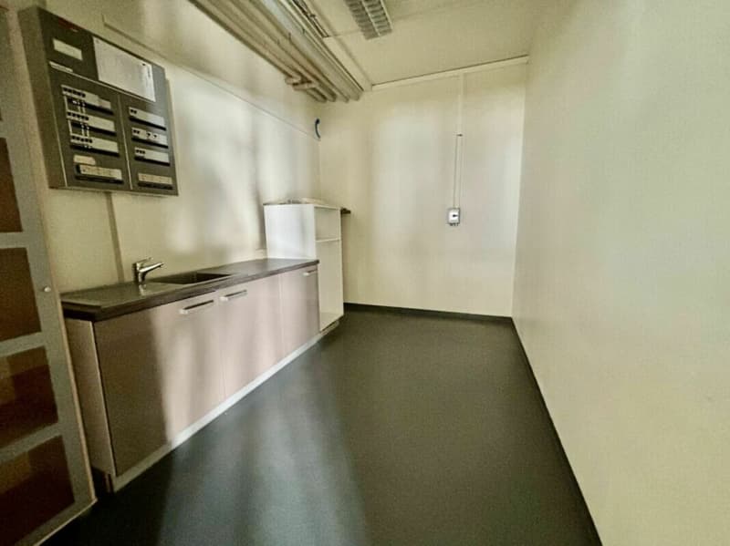 Bureaux, locaux commerciaux, atelier ou laboratoires de plain pied de 350 à 800 m2 (4)