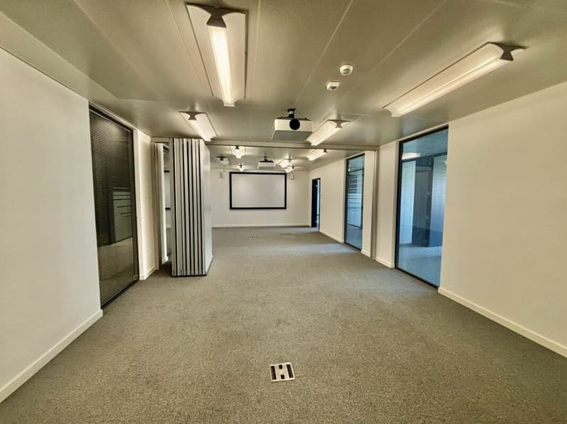 Superbes surfaces de bureaux modernes, accessibilité CFF et parkings (12)