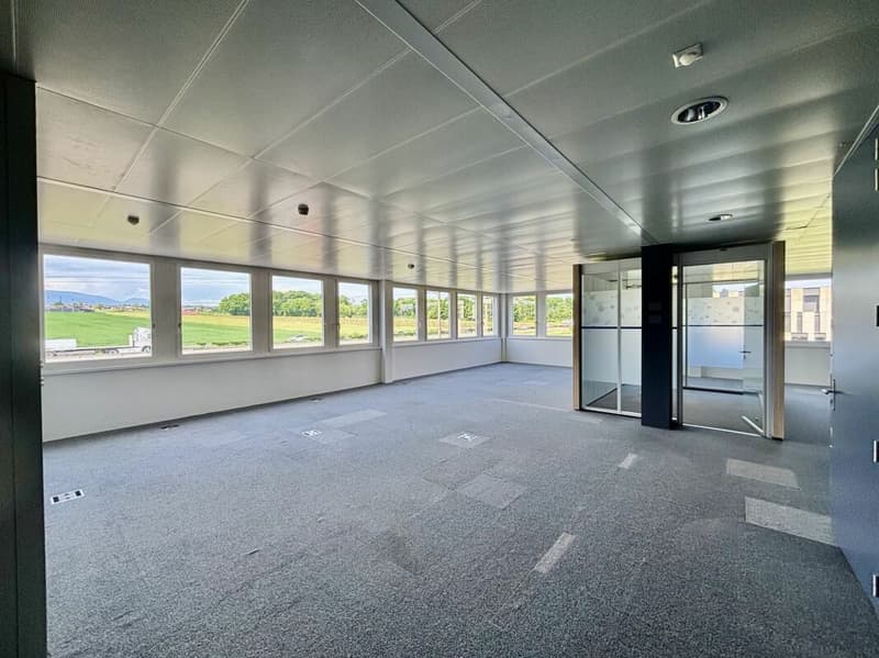 Superbes surfaces de bureaux modernes, accessibilité CFF et parkings (9)