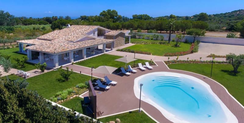 Villa de Prestige avec Piscine à Nora, Sardaigne (1)