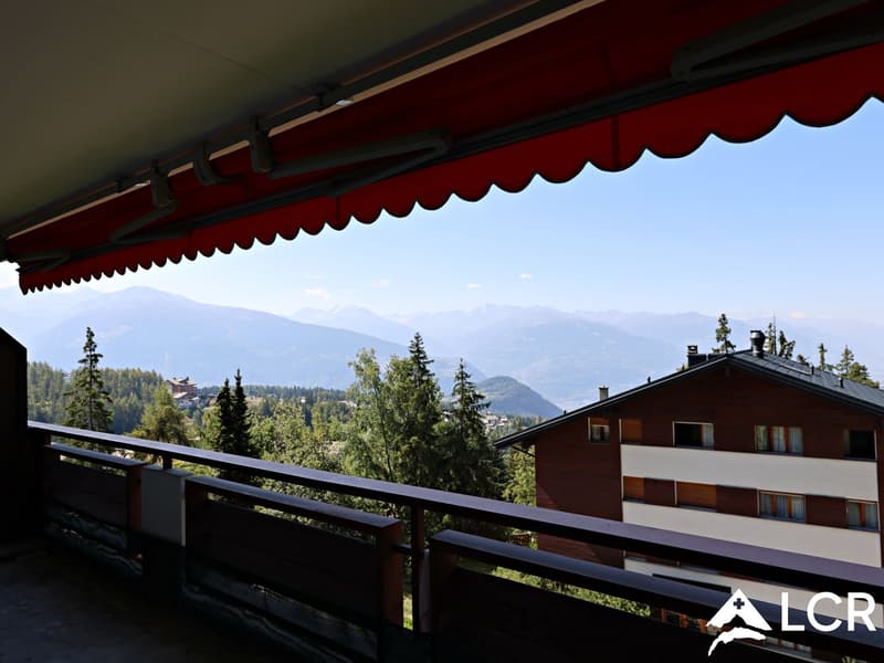 2,5 pièces avec une magnifique vue - Piscine intérieure (2)