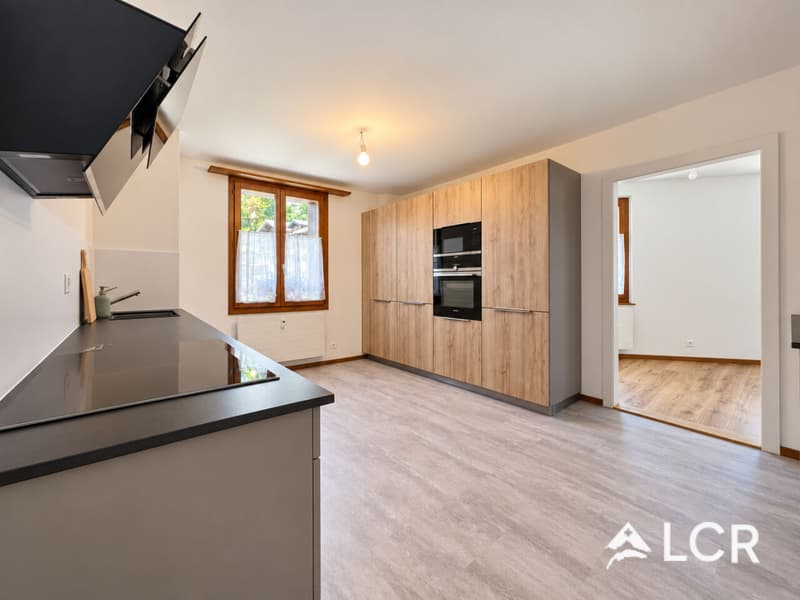 Bel immeuble / 2 Appartements et 2 commerces / rendement (12)