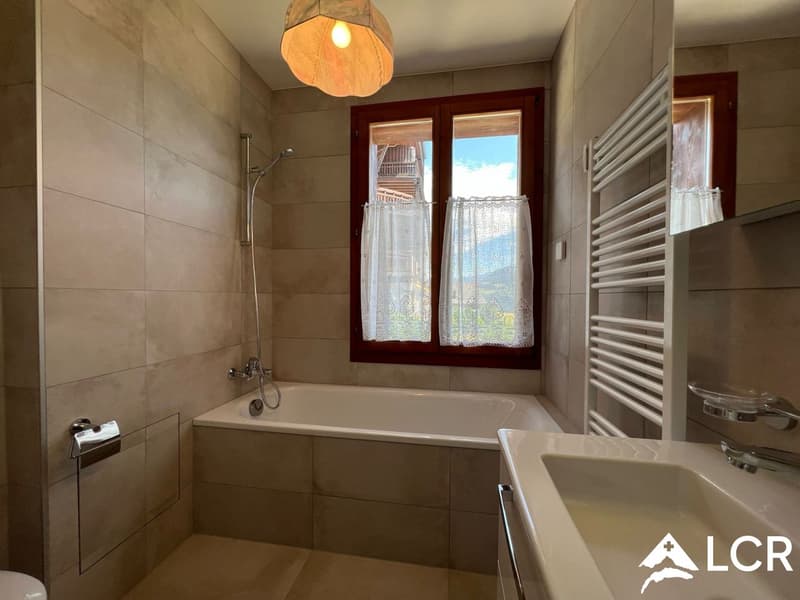 Magnifique immeuble / 2 Appartements et 2 commerces (10)