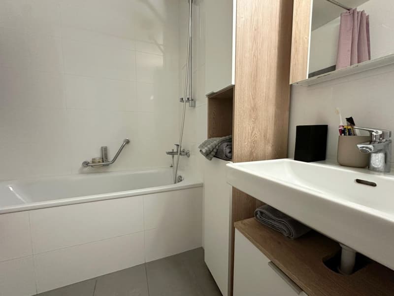 SOUS-LOCATION - Bel appartement meublé de 7.5p / 4 CHB / Balcon (11)