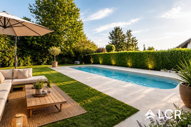 Splendide villa mitoyenne / 4 chambres / 3 SDB / Jardin / Piscine (2)