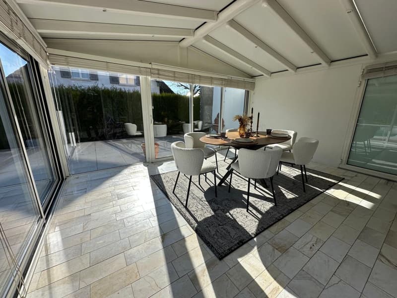 Splendide villa mitoyenne / 4 chambres / 3 SDB / Jardin / Piscine (4)