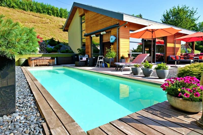 VISITE 3D // Villa meublée / Vue imprenable sur le lac / Piscine (2)