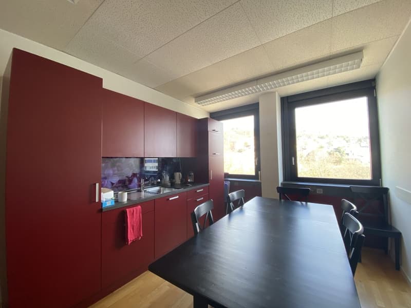 Grand bureau à Neuchâtel / cabinet médical (5)