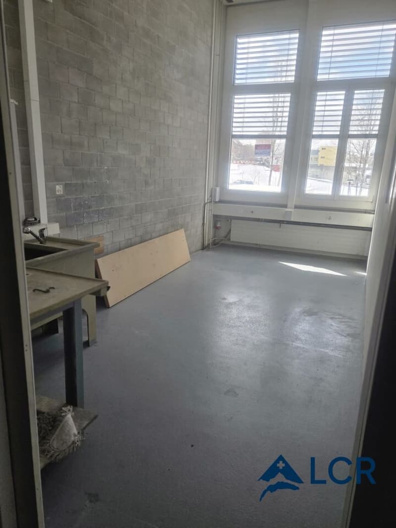 Bel atelier de 150m2 à la Chaux-de-Fonds (5)