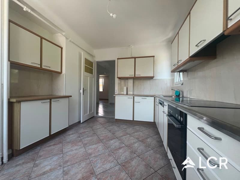 Magnifique Appartement de 5.5P / 3CHB / 1 SDB / 1 Balcon avec vue imprenable sur le Lac / 2 places de parc (5)